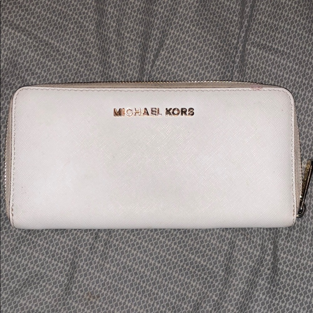 Michael Kors Zip Around Wallet